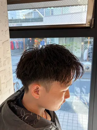 パーマ メンズ ダブルカラー寒色系 ボリューム改善ハヤトのヘアスタイル