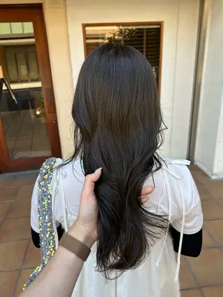 ロング カラー putri 川邉 優花のヘアスタイル