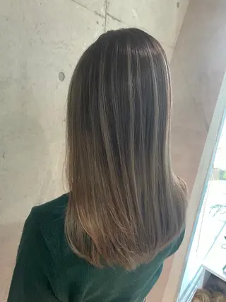 カラー 坂野 結子のヘアスタイル