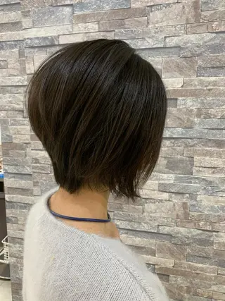 ショート ハイトーン Arphyのヘアスタイル