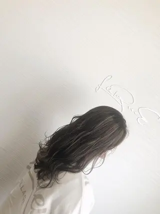 セミロング カラー LaRmE Ayumi.のヘアスタイル
