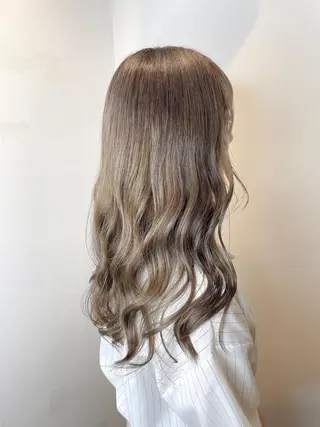 ロング カラー ヘアアレンジ にいた　かづしげのヘアスタイル