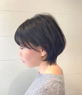 ショート esse大阪茶屋町店所属・レイヤーカット 新井田陽寿のヘアスタイル