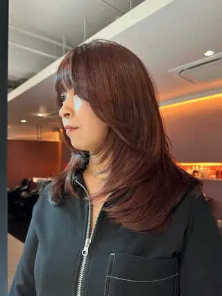 ミディアム レイヤーカット 透明感カラーのヘアスタイル