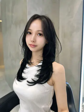 セミロング カラー レイヤーカット 透明感カラーのヘアスタイル