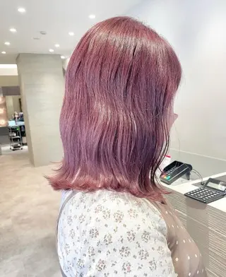 ミディアム カラー サキ🤍ハイトーン 🩰くびれ巻きヘアのヘアスタイル
