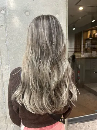 ロング 🍎ブリーチカラー 🍎KUREA🍎のヘアスタイル