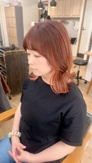 ミディアム カラー パーマ ヘアアレンジ メンズ キッズ ネイル マツエク・マツパ アイブロウ レイヤーカット／顔周 りカット/縮毛矯正のヘアスタイル