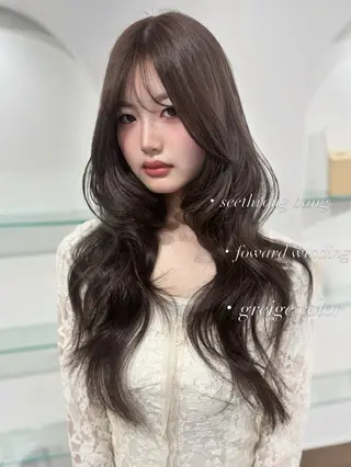 ロング 西尾 彩那のヘアスタイル