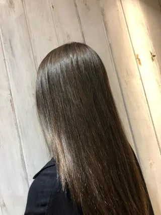 ロング カラー 榧木 萌香のヘアスタイル