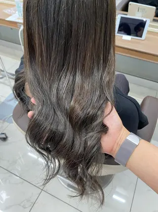 セミロング カラー 西山梨々【5/1〜 復帰致します🌼】のヘアスタイル