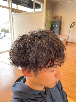 パーマ メンズ 鵜飼 真伍のヘアスタイル