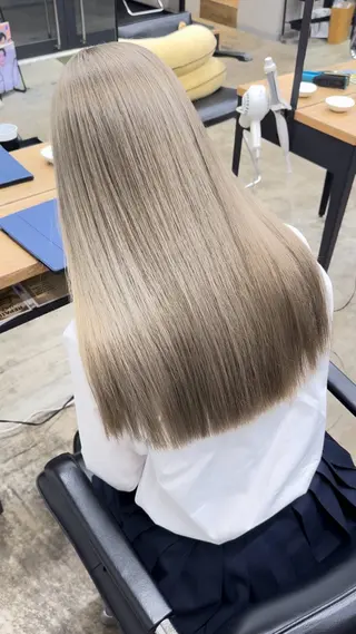 ロング yuuka🌻 ハイライト/艶カラーのヘアスタイル