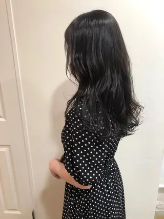 ロング カラー MIOベージュカラー 柔らかいカラーのヘアスタイル