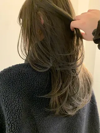 セミロング カラー 落合希 Olivebeigeのヘアスタイル