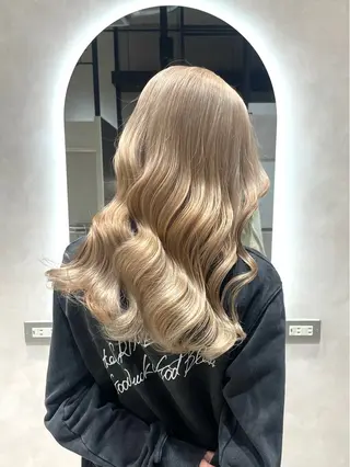 ロング 🩵シオリ/透明感/ ハイトーン🩵のヘアスタイル