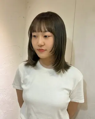 ミディアム カラー オリーブ/縮毛♡ Natsuno🩰のヘアスタイル