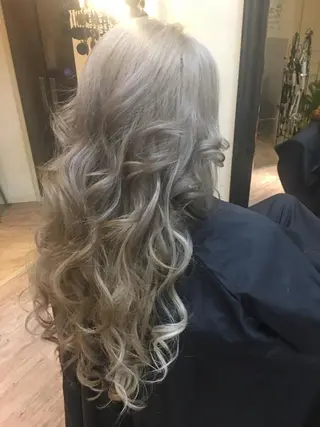 ロング カラー 鶴見 和美のヘアスタイル