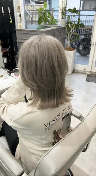 ミディアム カラー 🫧艶ダブルカラー ブリーチ🫧トモヤのヘアスタイル