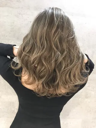 セミロング KYOKO 【Bear】のヘアスタイル