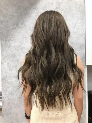 ロング オカダ ノゾミのヘアスタイル