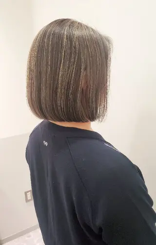 ショート カラー 齋藤 愛美のヘアスタイル