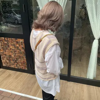 ミディアム REBECCA byCURACIONのヘアスタイル