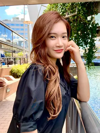 セミロング カラー コテ巻き風パーマ 韓国風パーマ 無重力のヘアスタイル