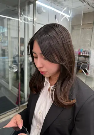 セミロング 今園 桃愛のヘアスタイル