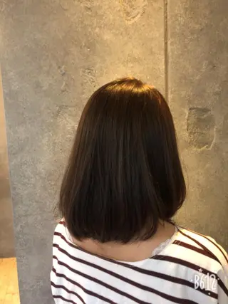ミディアム カラー 大久保 遥日のヘアスタイル