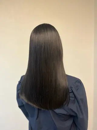 ロング 縮毛矯正✨グレー ジュカラー✨MOEのヘアスタイル