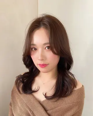 セミロング カラー 顔まわりカット🌟 くびれヘア/寺門遥輝のヘアスタイル