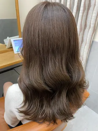 セミロング カラー 鈴木 綾子のヘアスタイル