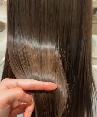 ロング SAKINO. ベージュカラーのヘアスタイル