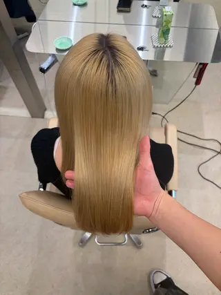 ミディアム 💛透明感ハイトーン /ブリーチ縮毛💛のヘアスタイル