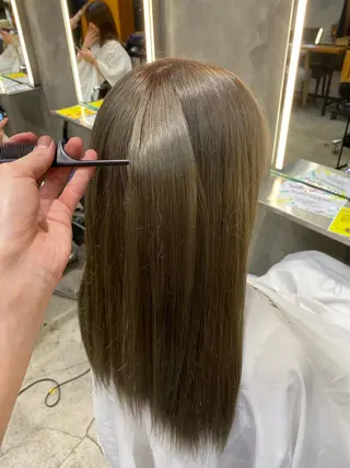 セミロング カラー 透明感カラー🌿 グレージュ🐺陽介のヘアスタイル