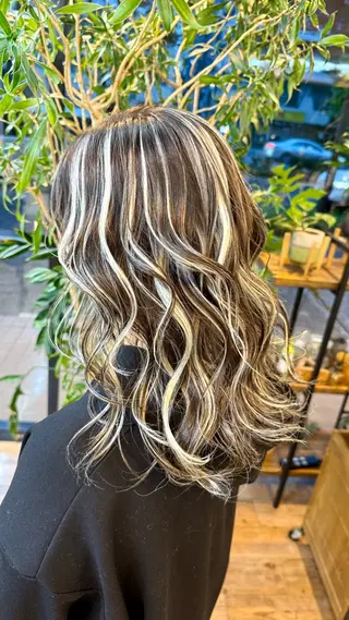 セミロング カラー 🌈ハイライト特化 🌈 🐶ノザワ🐶のヘアスタイル