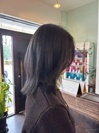 セミロング 三國 栞音のヘアスタイル