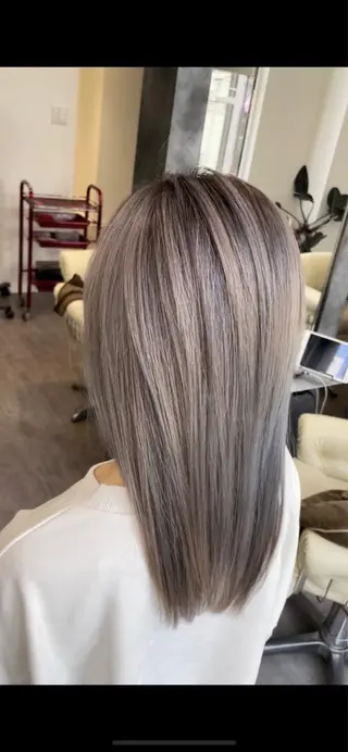 セミロング カラー Merlyosaka 早川未来のヘアスタイル