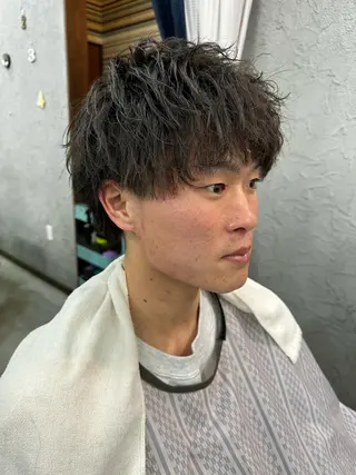 ショート パーマ メンズ フェードとパーマ特化 小池 魔裟斗のヘアスタイル