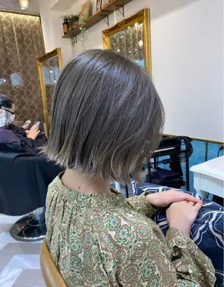 ショート レイヤーカット /透明感カラー西田のヘアスタイル