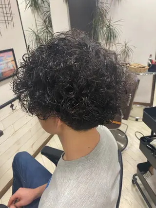 ミディアム パーマ 白髪ボカシカラー /骨格に合わせカットのヘアスタイル