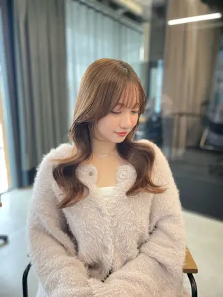 セミロング 伊藤 莉奈　韓国ヘアのヘアスタイル