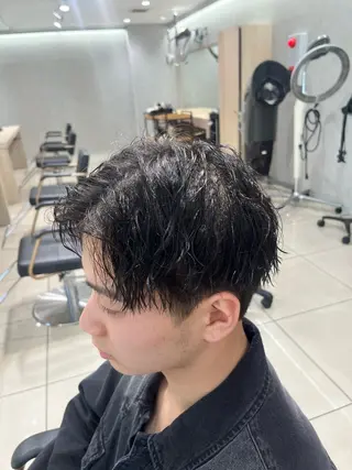 パーマ メンズ 巖本 真希のヘアスタイル