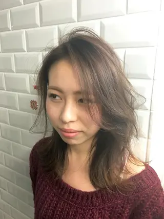 ミディアム セミロング 丸茂 聖名のヘアスタイル