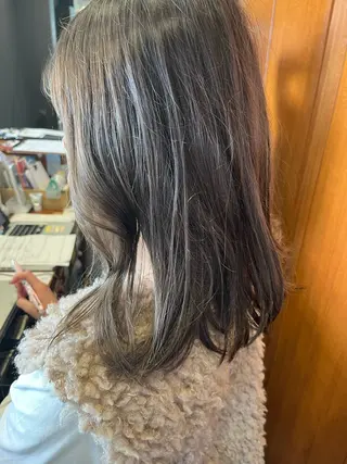 ミディアム カラー 八木 凜のヘアスタイル