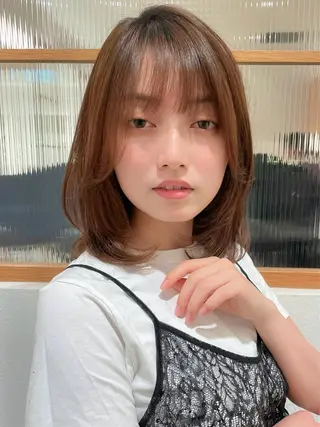 ミディアム 米澤 由衣のヘアスタイル