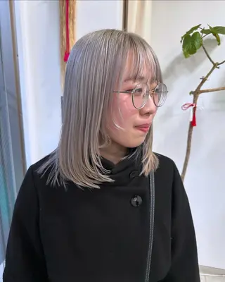 ミディアム レイヤー 艶々カラーのヘアスタイル