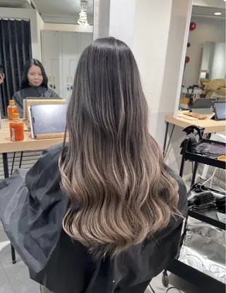 ロング カラー ROBIN所属・指名数No.1 /NAOYAのヘアスタイル