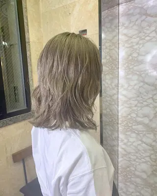 ミディアム カラー 🌟小顔レイヤー× 赤み消し透明感カラーのヘアスタイル